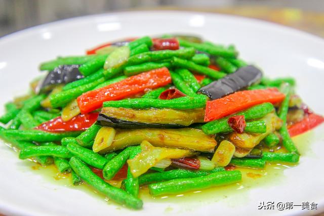 素食也能美味下饭，豆角烧茄子，厨师长分享的饭店级素食佳肴